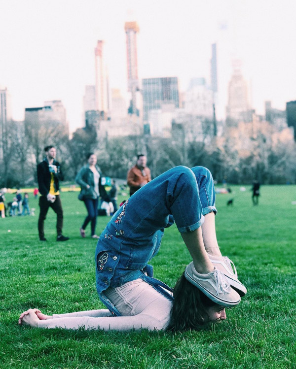Sara Ticha - tín đồ thực hiện bộ ảnh Yoga đẹp ở thành phố New York